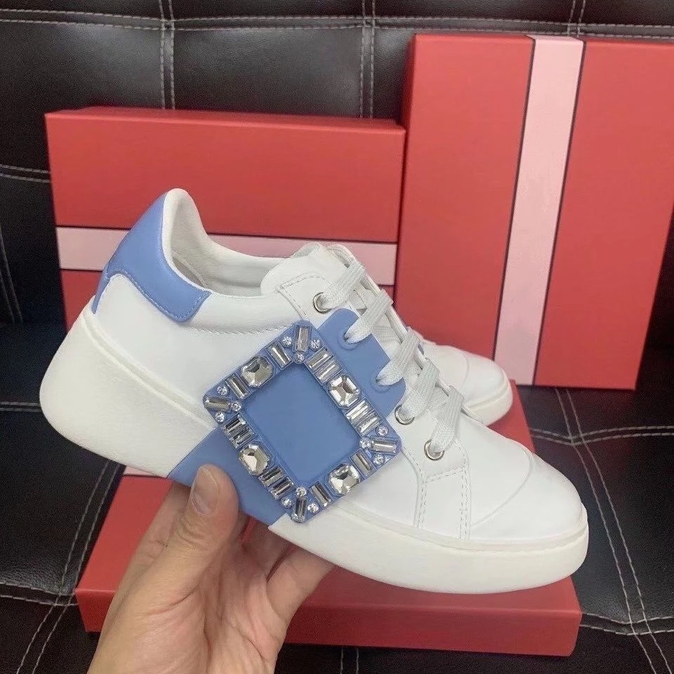 デザイナーの新作スクエアバックルラインストーンレザープラットフォームホワイトシューズスポーツシューズカジュアル身長アップ万能
