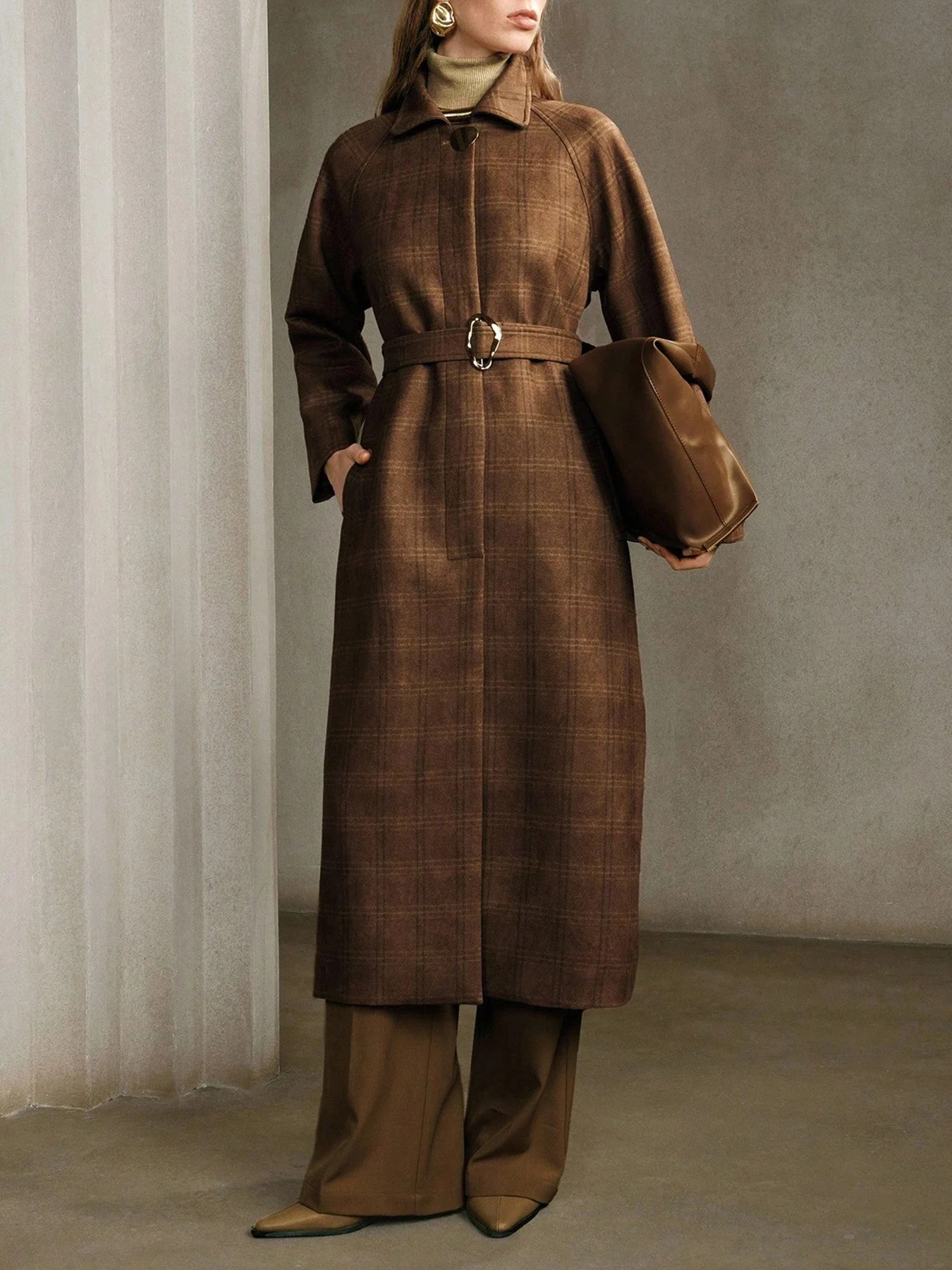 

Autumn Winter Fashion Khaki Plaid Long Coat for Women – Belted Elegant Retro Overcoat, Suitable for Office & Casual Outfits