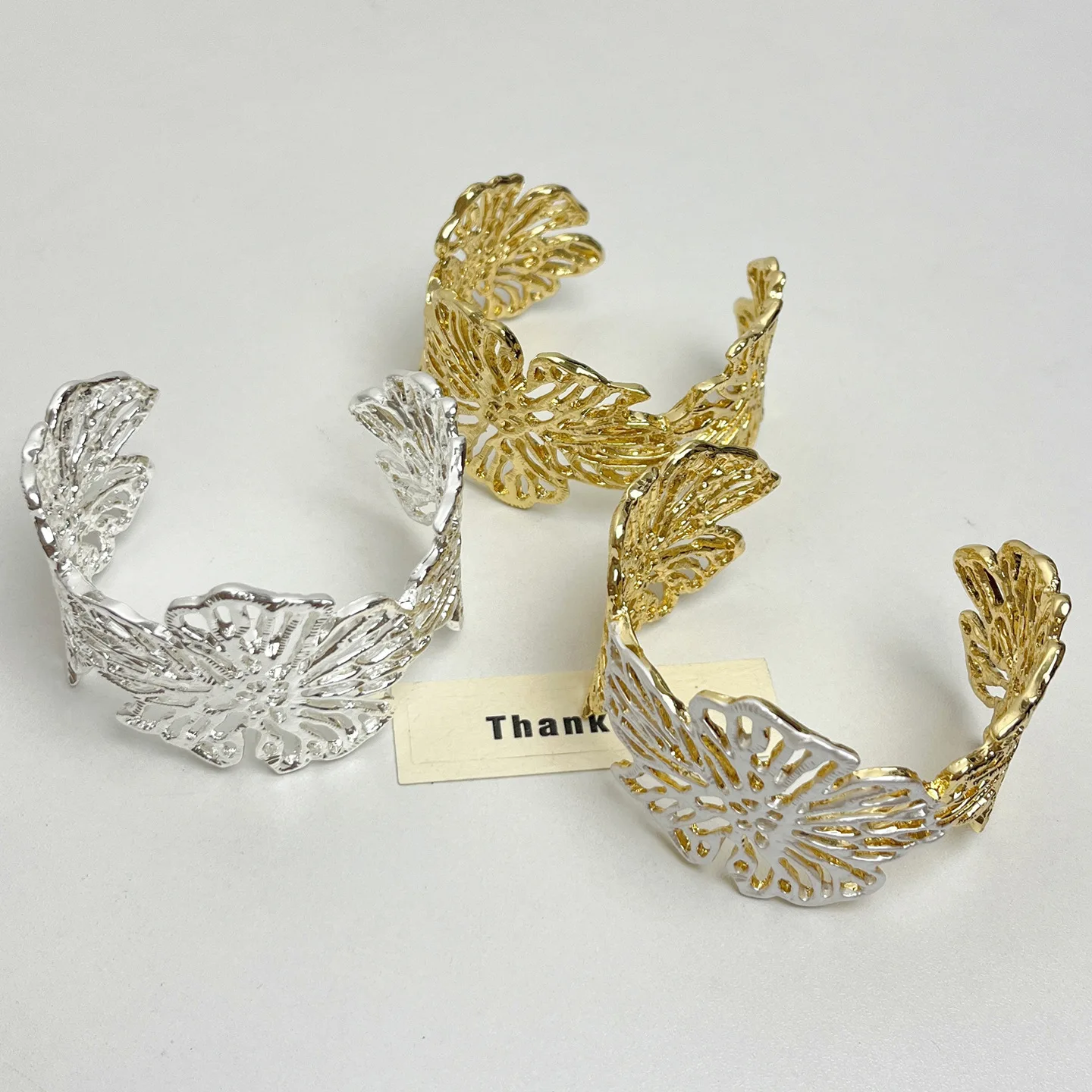 

Niche Design Hollow Floral Lace Open Bangles Light Luxury High-end Feel Wide Adjustable Bracelet