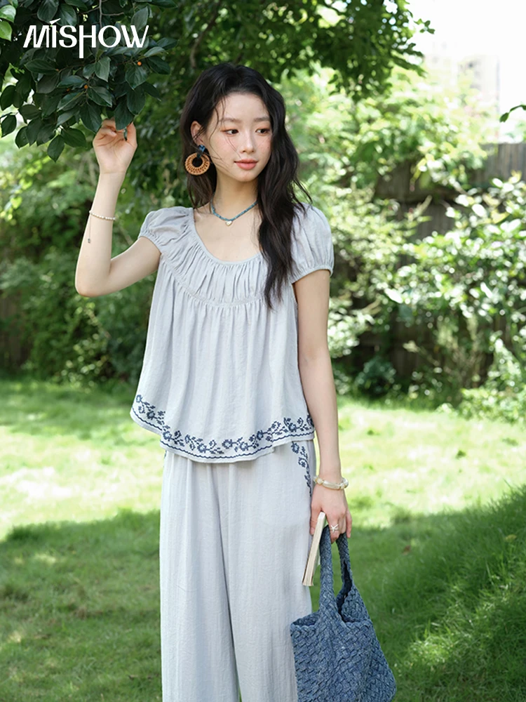 

MISHOW Women's Two Piece Set 2025 Summer New Embroidery Flower Round Neck Blouse Fashion Pocket Wide Leg Pants Set MXE39T0669