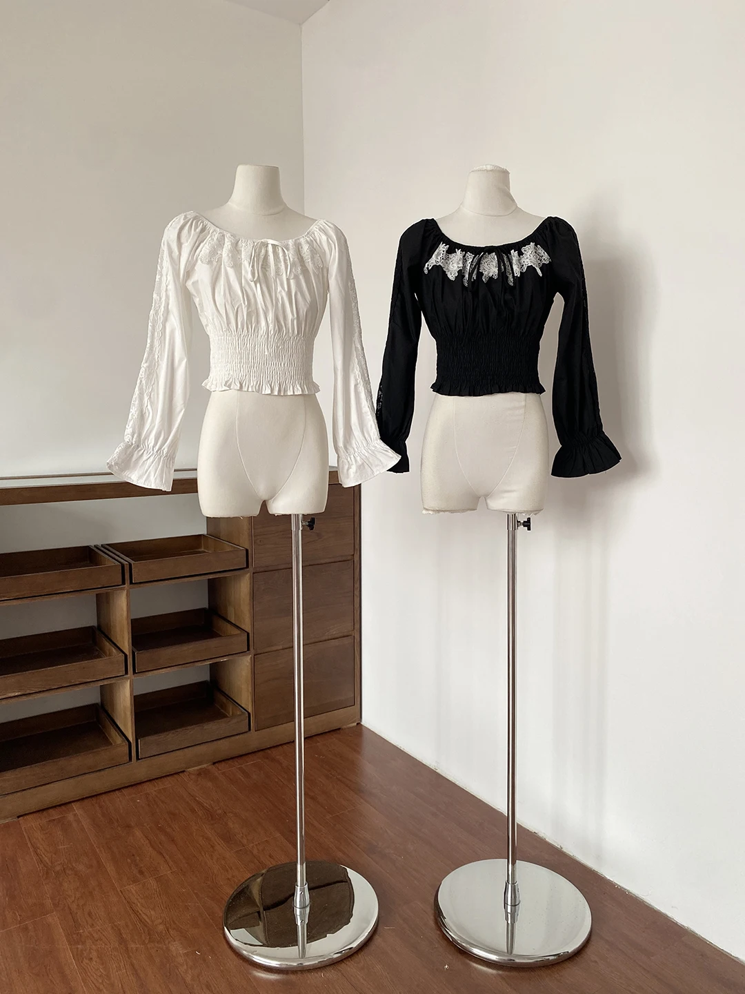 

Женская весенняя модная блузка для офиса с коротким рукавом, без рукавов, с поясом на талии, расклешенными рукавами, шифоновая, с длинным рукавом