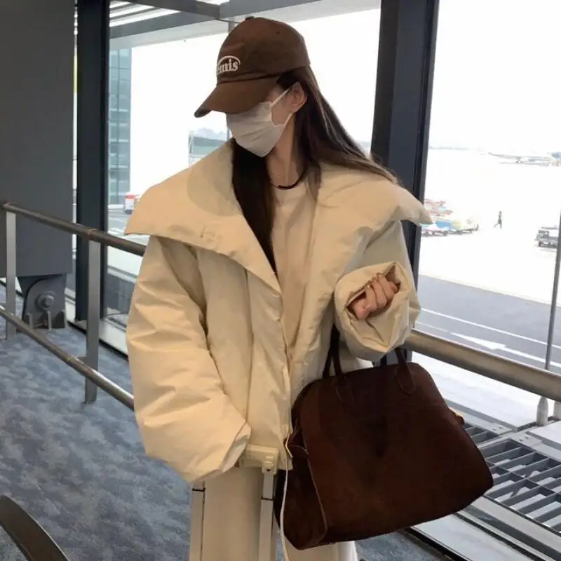 Chaqueta de pan de estilo corto Beige para mujer, chaqueta acolchada de algodón, abrigo de invierno corto para mantener el calor, solapa gruesa, Tops dulces de moda