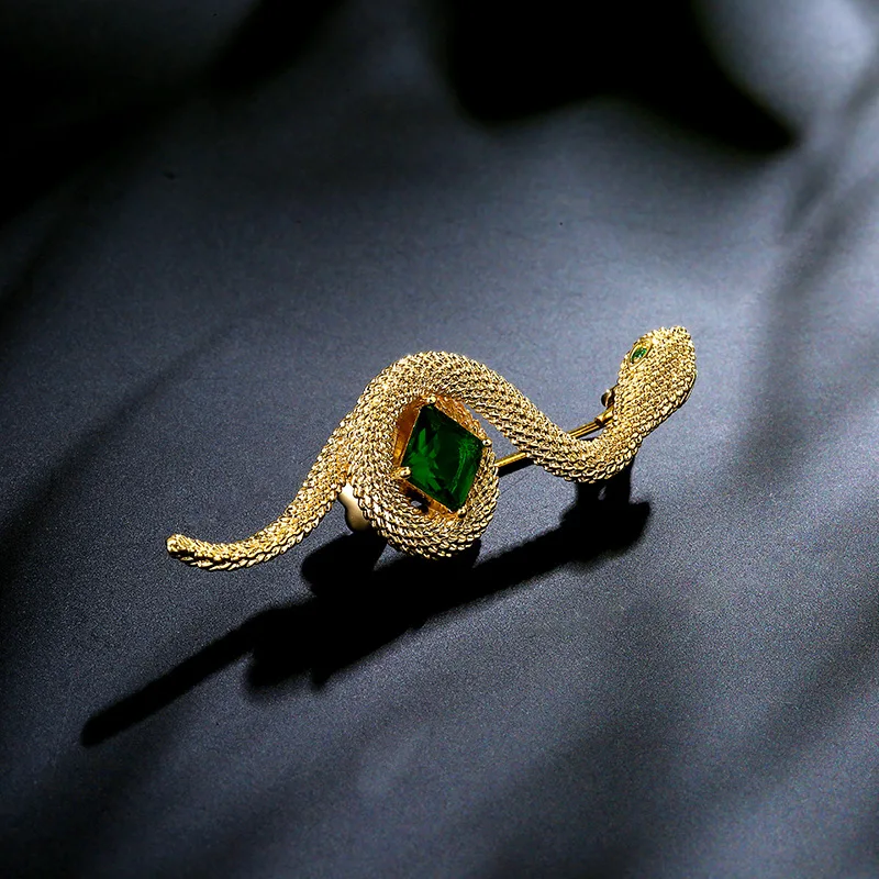 Exquisite Crystal Snake Shaped Brooches Metal Enamel Animal Design Lapel Pins For Women Men Fashion Jewelry Accessories Gift