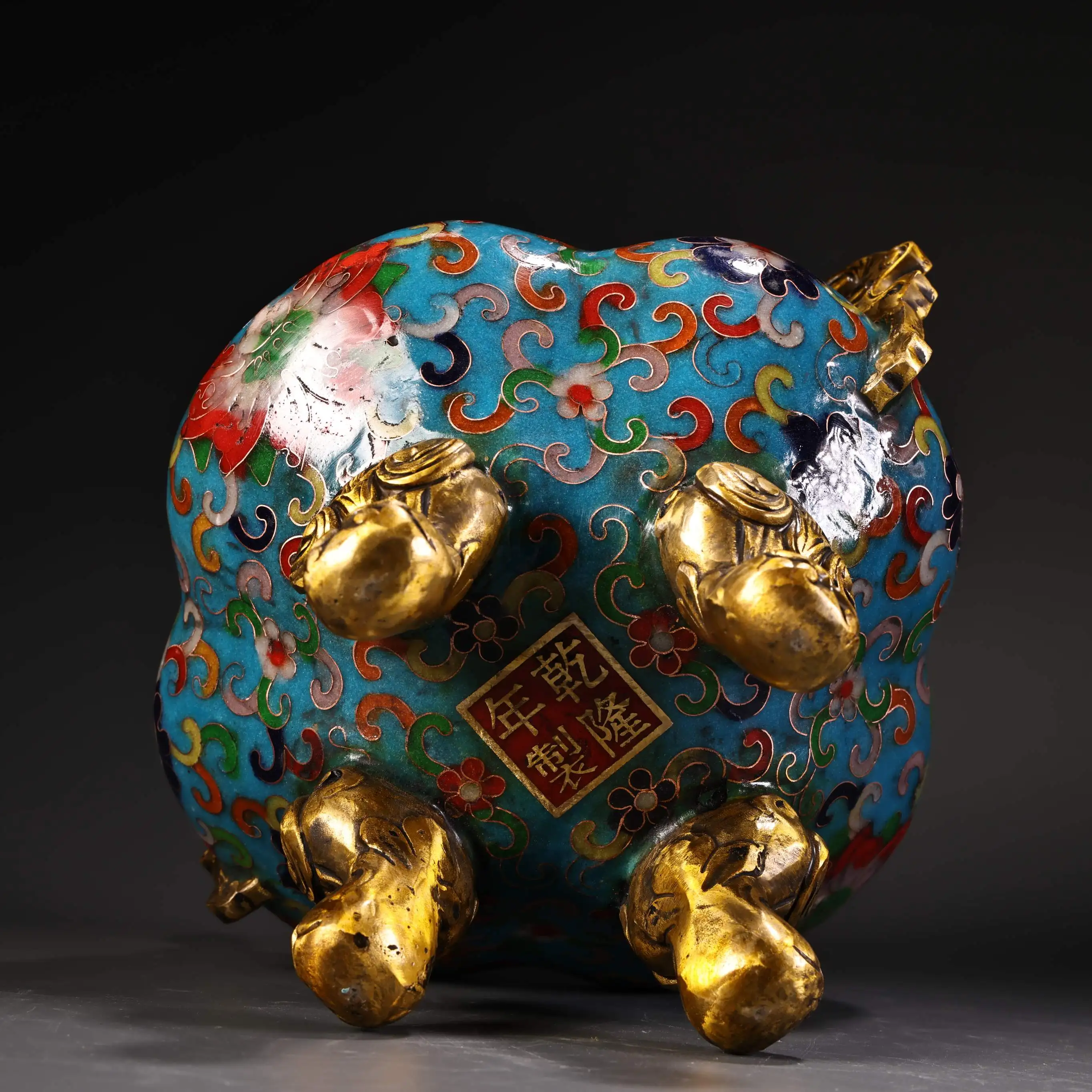 6 "المعابد النيبالية القديمة البرونزية عباءة المينا عالية الإغاثة روي تمثال غطاء التنين الأذن ثلاثة أرجل البخور الموقد