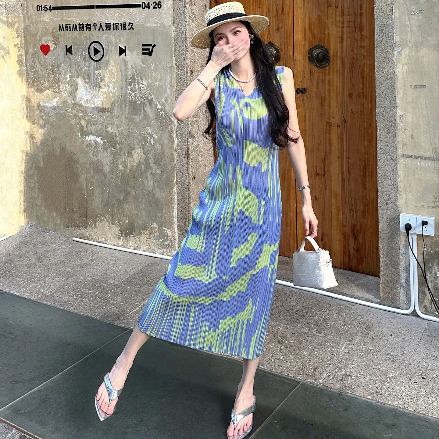 

Miyake 2025 Summer Sleeveless Dress Japanese Ins Design Sense Pleated Thin Contrasting Vest Skirt Pleats Crew Neck Vest Folds