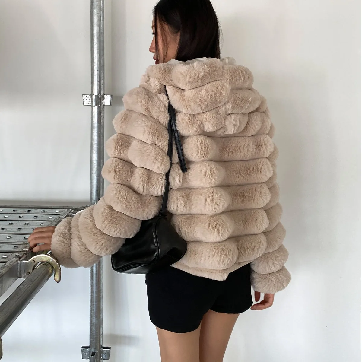 여성용 가을 겨울 한국 스타일 시크 루즈 패셔너블 후드 친환경 인조 모피 소프트 탑