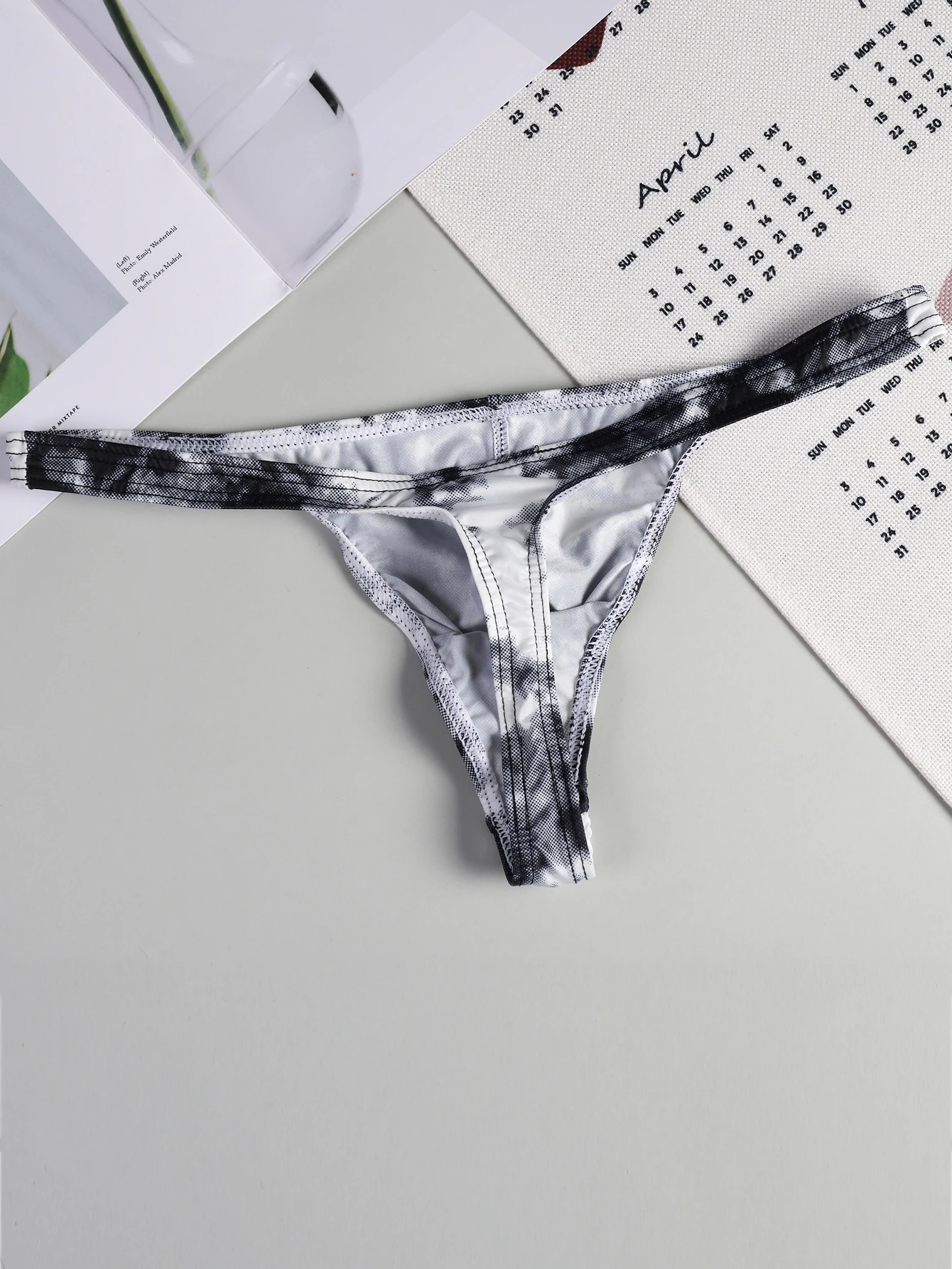 الرياضة طباعة الرجال ثونغ الذكور تنفس g-سلسلة سلس سراويل رياضية مثير T-الظهر الملابس الداخلية الغريبة حجم كبير HT143