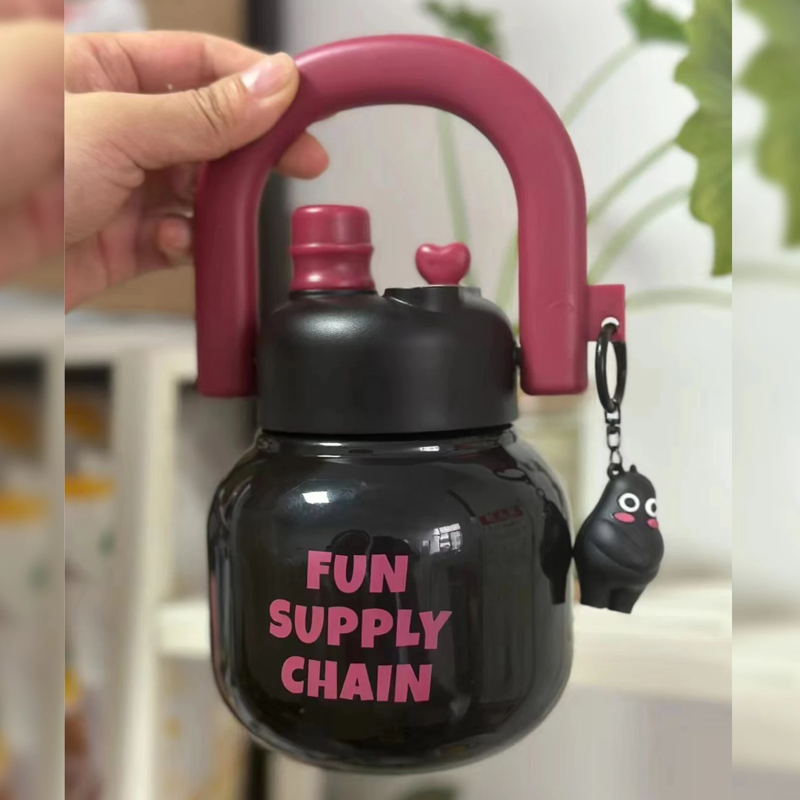 1 قطعة/الوحدة المحمولة البسيطة الغذاء الصف زجاجة ماء بلاستيكية سعة كبيرة طفل بهلوان غلاية كوب بقشة للكاميرا في الهواء الطلق #2