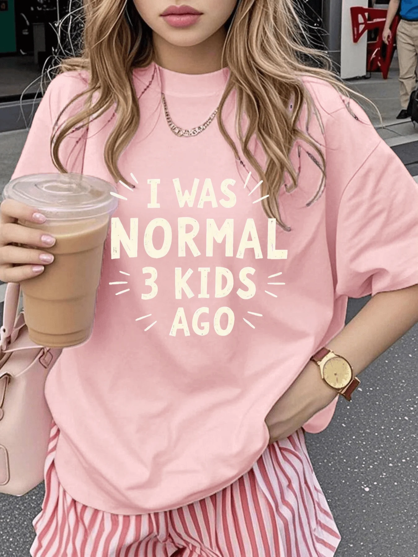 3년 전에는 캐주얼한 패턴의 여성 상의와 휴일 의상을 입곤 했는데요.