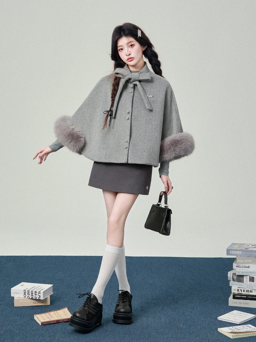 2025 Otoño Invierno nuevo estilo universitario de gama alta de las mujeres peludas blanco Floral gris negro suelto con cordones capa abrigo