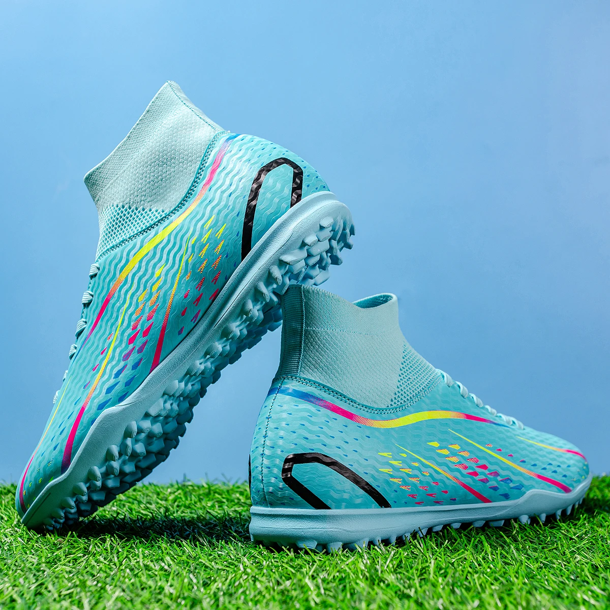 

Футбольные бутсы TF Turf унисекс: нескользящие, износостойкие, дышащие, легкие, с устойчивым сцеплением, идеально подходят для любителей футбола любого возраста.