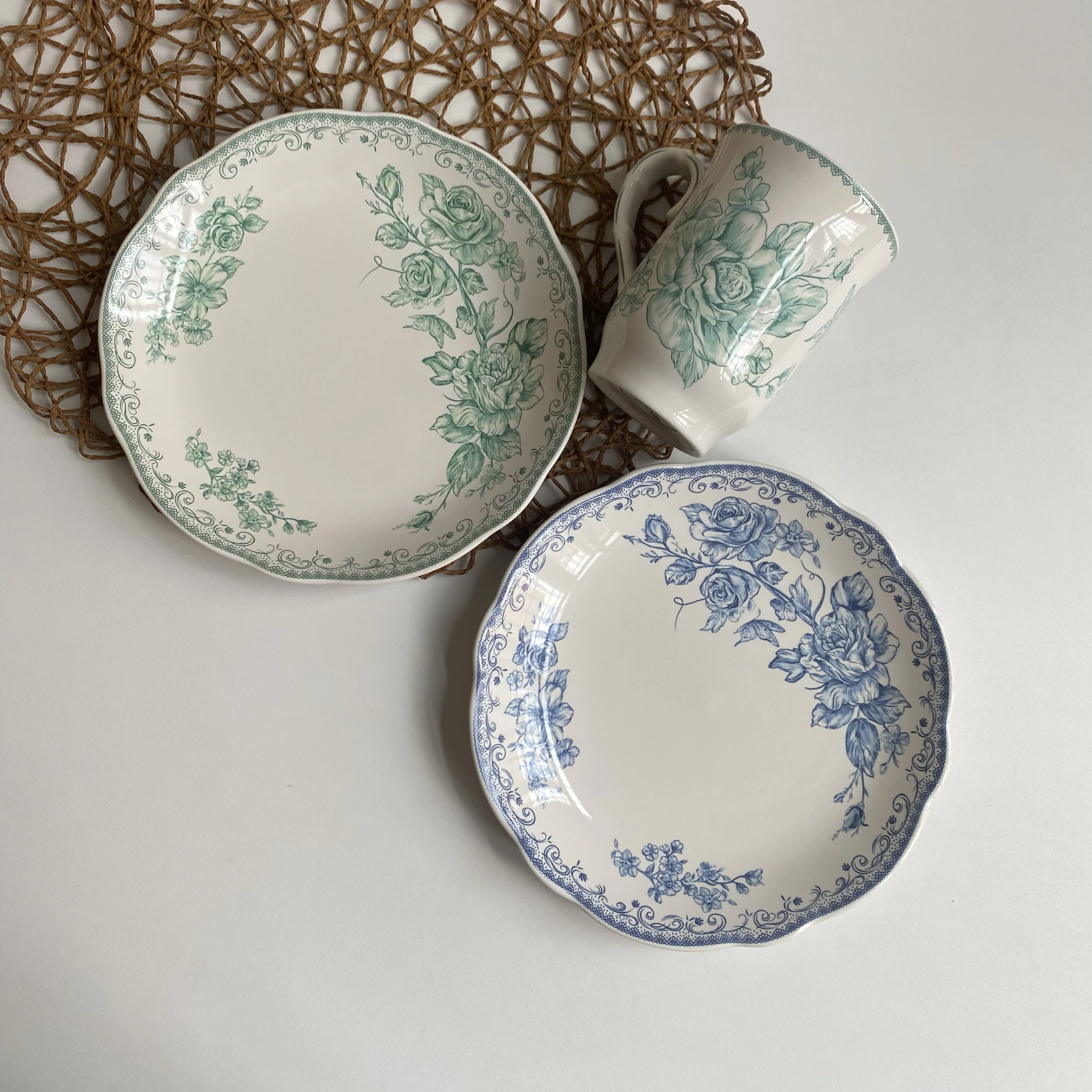 

High-value ceramic plate household vegetable plate underglaze retro flower dessert cake plate
