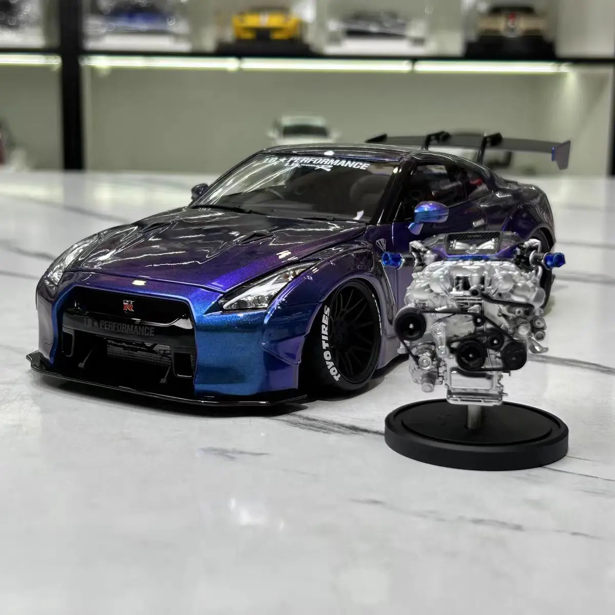 1:18 Nissan GTR Ares R35 Chameleon com modelo em miniatura fundido em liga de motor, decoração para adultos, brinquedo de menino, presente de aniversário infantil