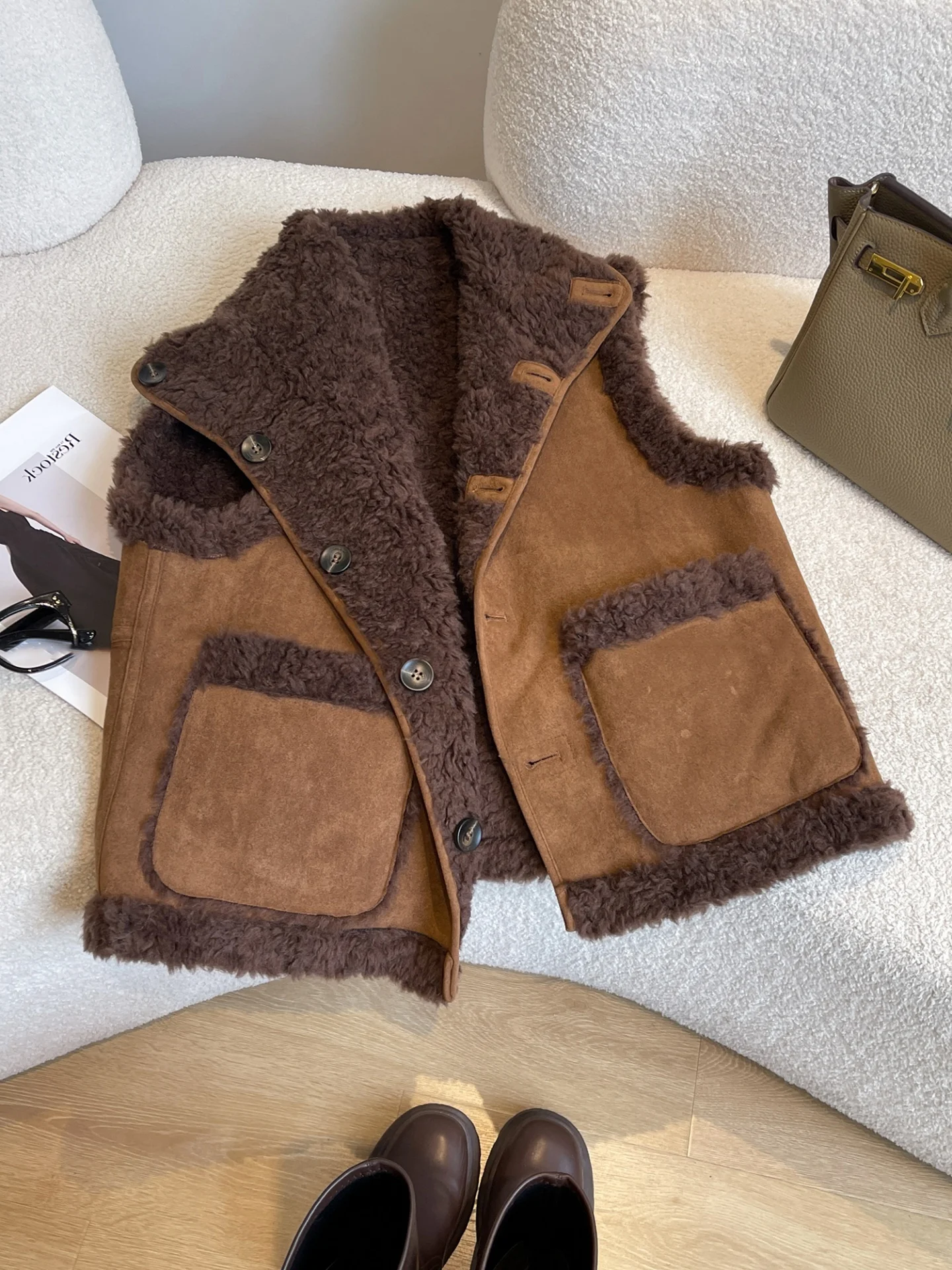 

Retro Patchwork Suede Lamb Fur Vest Women's Autumn Winter Design Sense Leather Fur Inteated Svel Jaet
