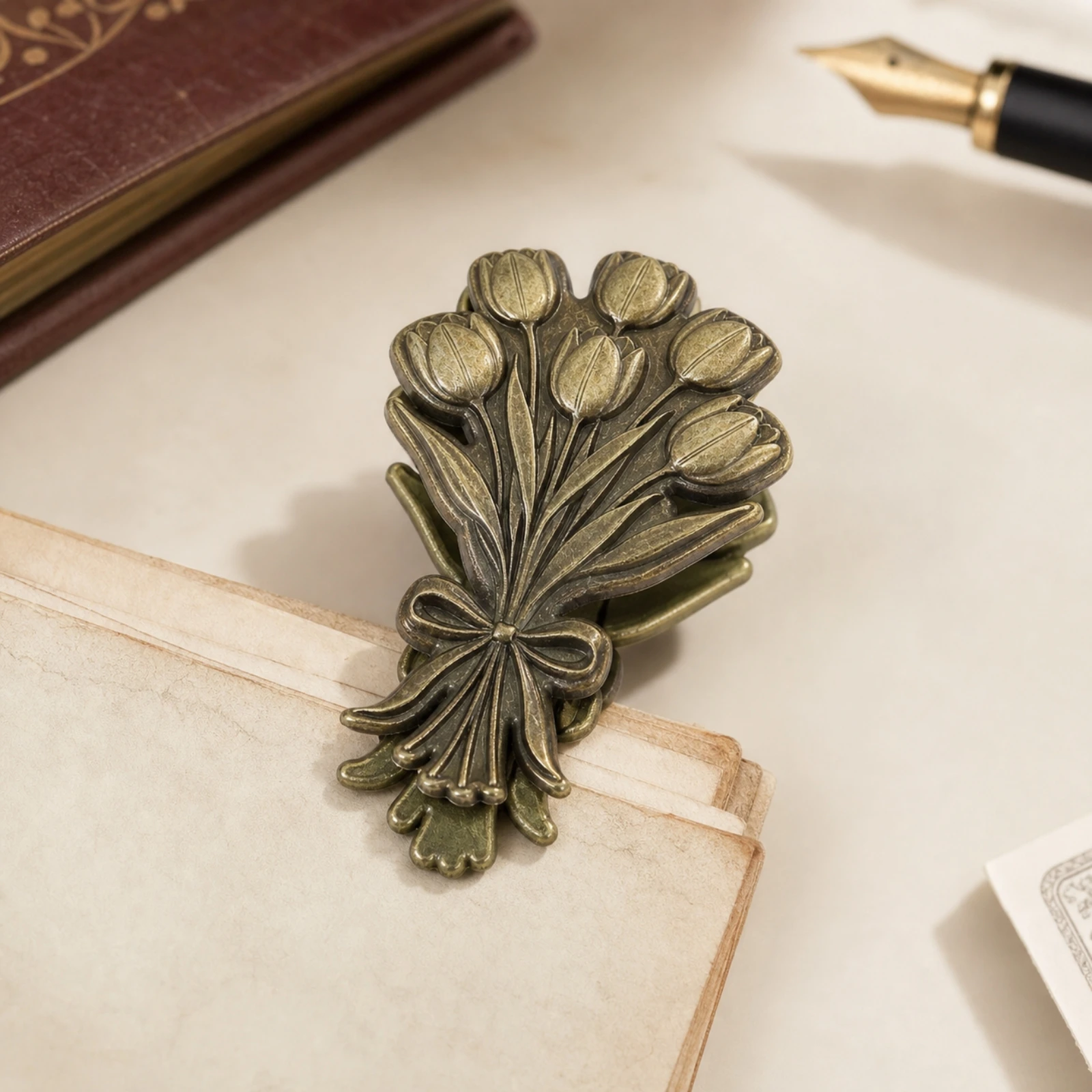 Floral Bouquet Clip Clip Sculpted Floral Clip Ornate Elegant for Stationery Lovers, Journaling, Desk Display