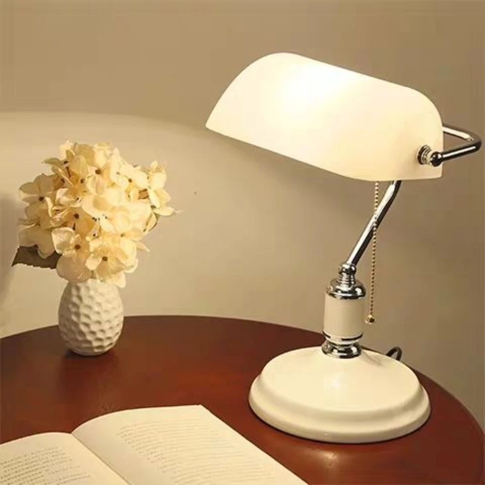 

Minimally modern high-end bedroom bedside lamp Republic of China old Shanghai bank lamp study and office desk lamp
