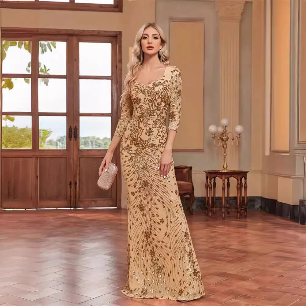 Abito da sera lungo da donna color champagne con scollo quadrato a U, maniche a 3/4, decorazioni floreali in pizzo e perline, vestito aderente con strascico