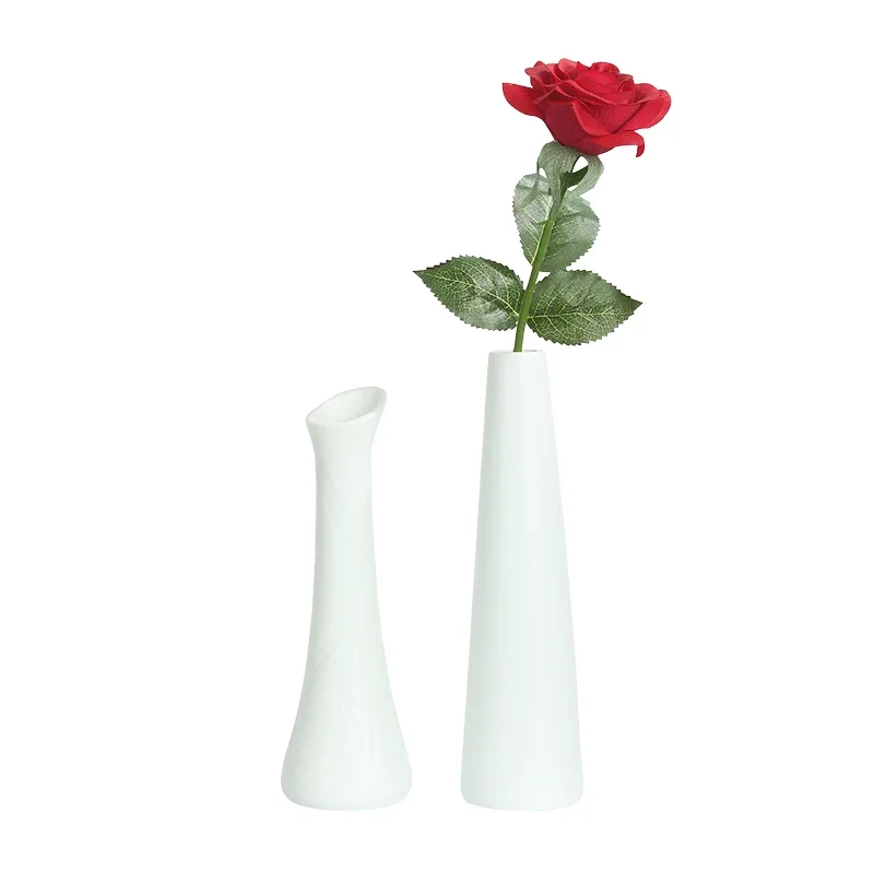 

Creative hotel decorations with artistic ceramic vases in Western restaurants