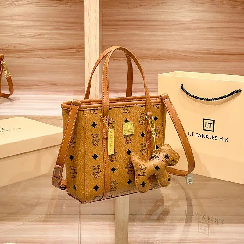 Minimalist Elegant Designer Diaper Bag for Women Vintage Leather Large Capacity ToteLuxury Classic Fashionable Commuter Shoulder