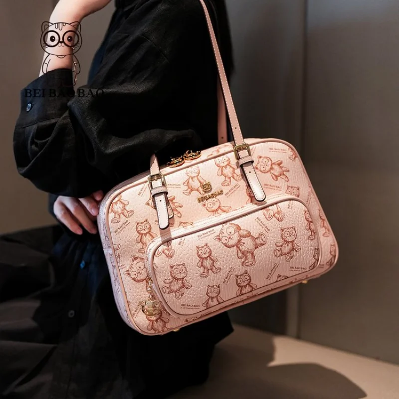 

Fashionable Women's Handbag In Elegant Leather Finish Crossbody Style With Luxury Designer Details
