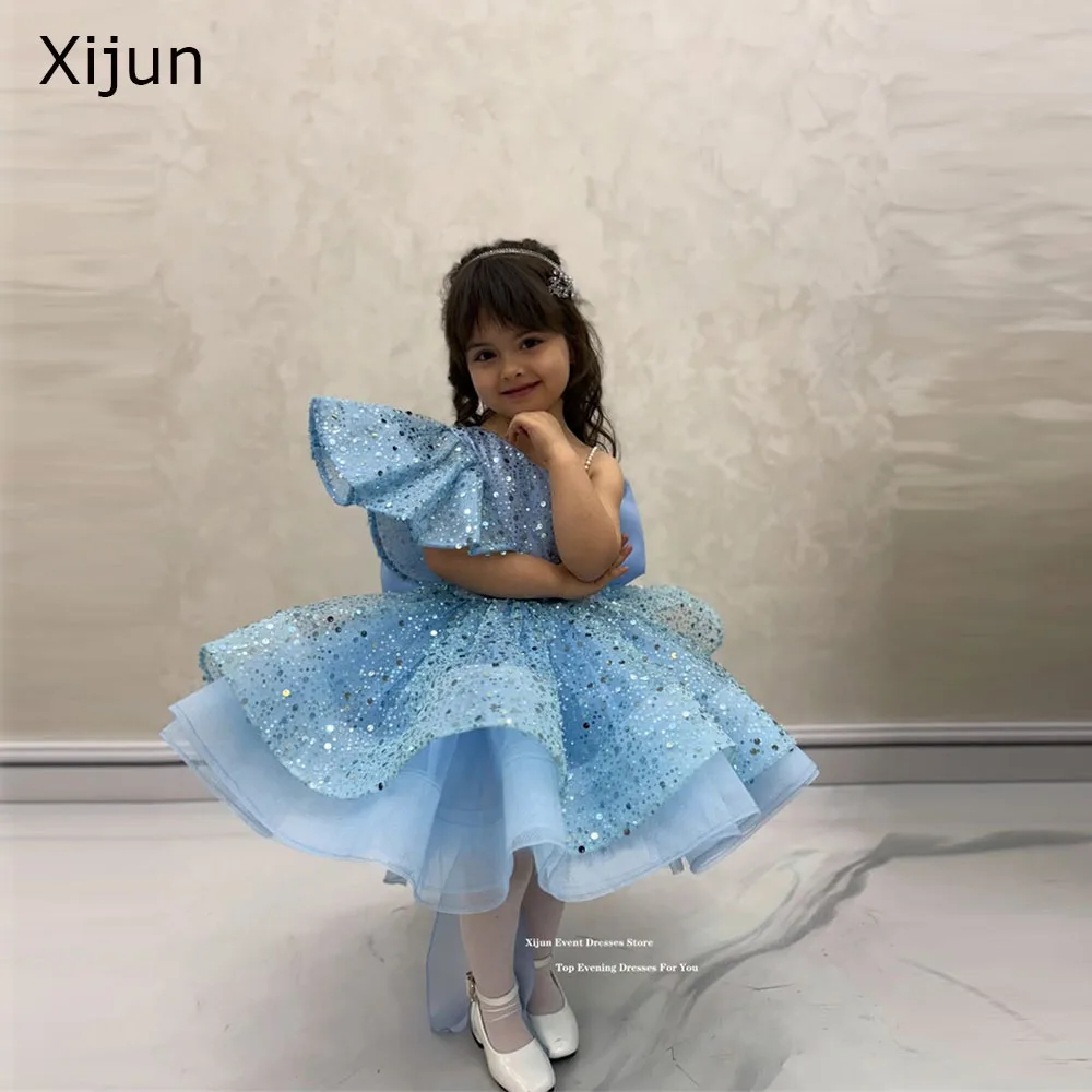 

Роскошные синие платья Xijun для девочек с цветочным узором, на одно плечо, с бантом сзади, для дня рождения, длиной до колена, с бисером, на заказ