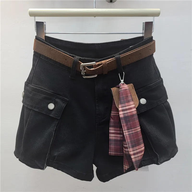 

Utility cargo jeans with oversized pockets. Relaxed wide-leg fit, stretchy & slimming for edgy comfort.