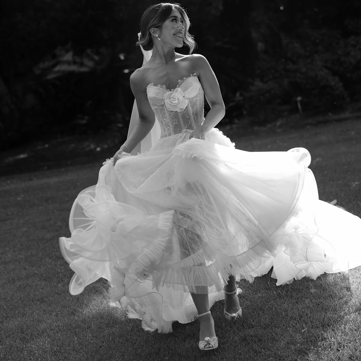 Sweetheart Boned Corset Pleated Tulle Bridal Gowns Unique A Line Customized Buttons Sheer Bodice High Slit Lace Wedding Dress