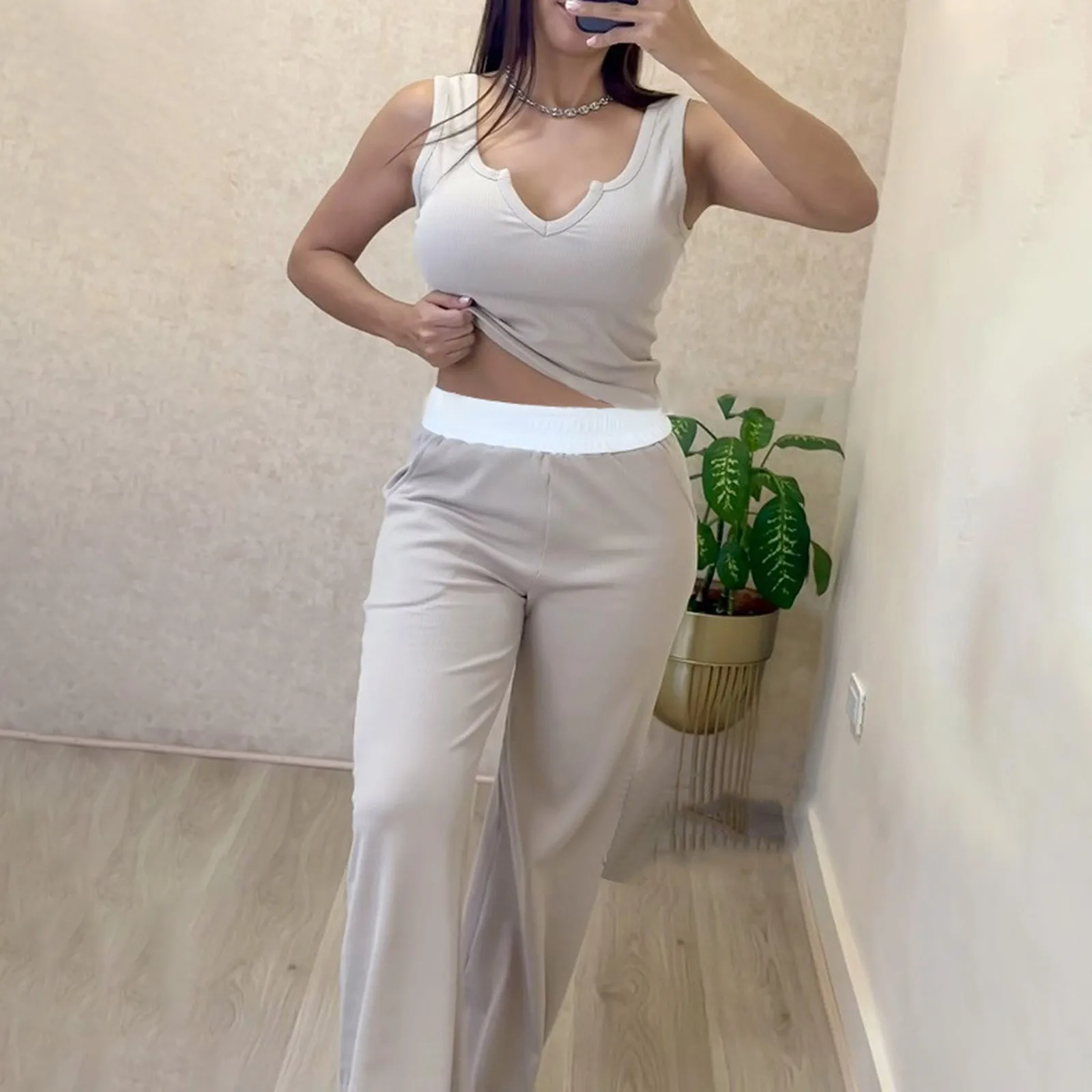 

Women's Summer 2 Piece Outfits Casual Sleeveless V Neck Crop Top Sweatsuits Matching Wide Leg Tracksuits Sets Fashion Clothes