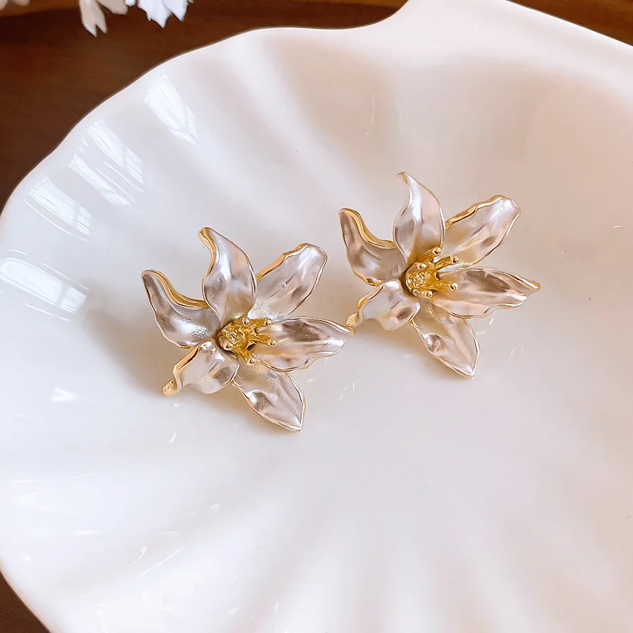 Cubic Simulated Flower Stud Earrings for Women Simple Dripping Oil Floral Petal Ear Studs Bridal Wedding Tea Party Jewelry K
