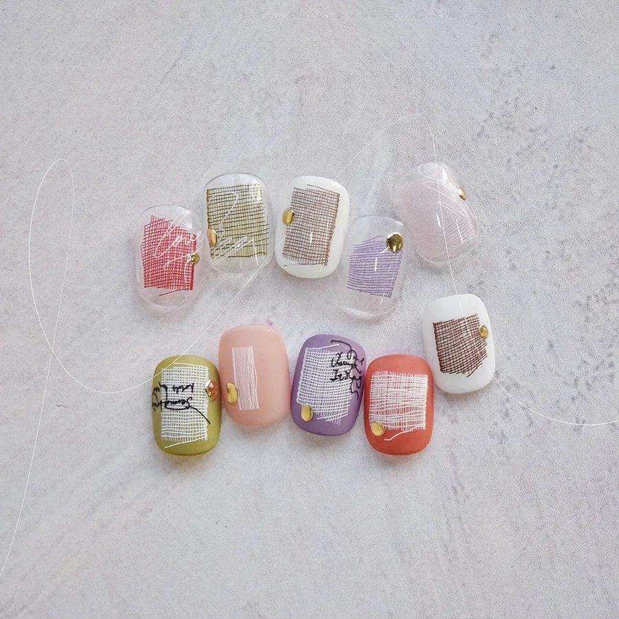 1ชิ้นสติกเกอร์ติดเล็บผ้าตัวอักษร5D ที่มีคุณภาพสูงลายนูนสีดำและสีขาวสติกเกอร์ศิลปะเล็บบางและเหนียว