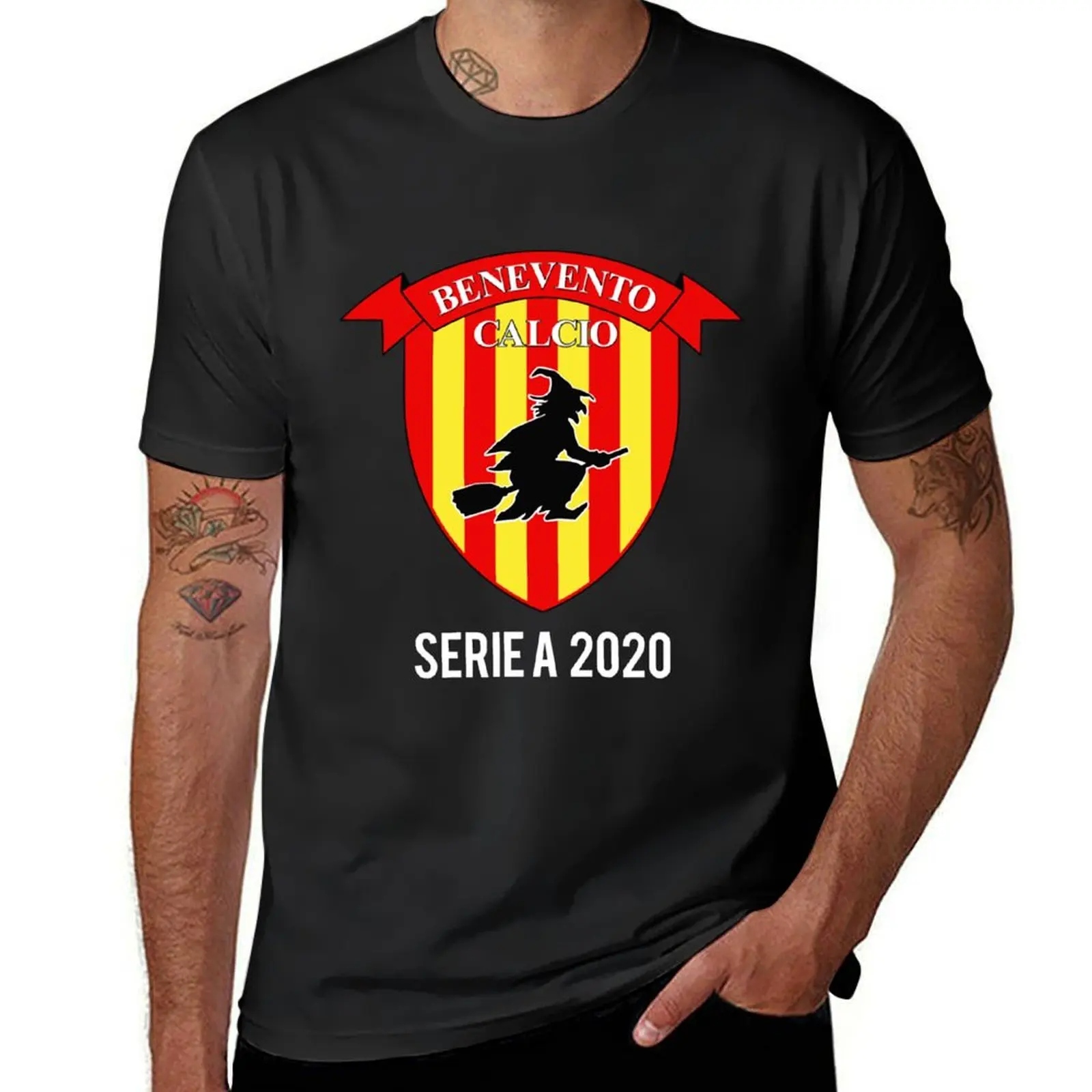 Logo della squadra di calcio di Benevento Serie A con strega T-Shirt summer top oversizeds new edition funnys mens t shirts pack