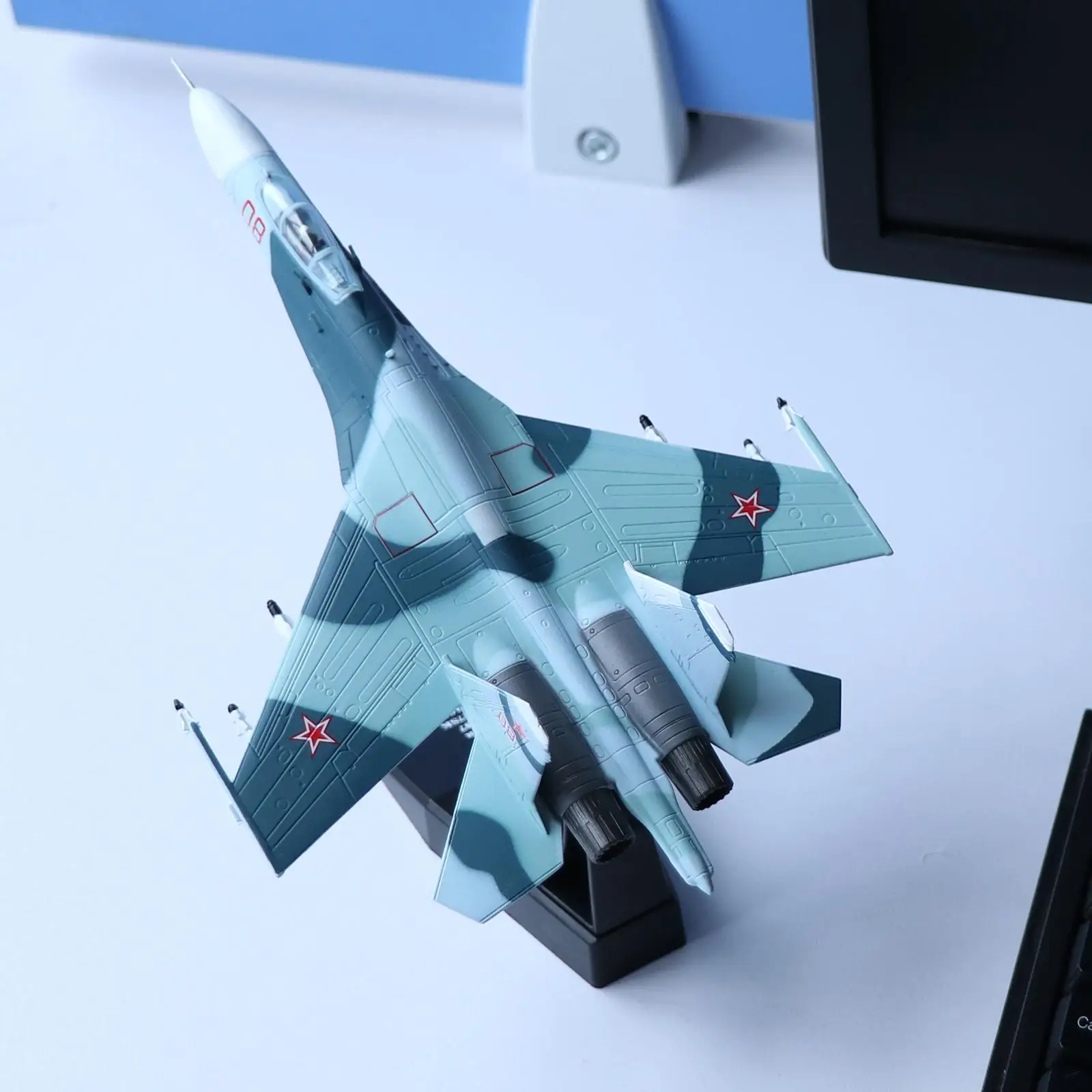 1: 100 Scale the former Soviet Union Russian Military Aircraft Metal Die-Cast Model Sukhoi Su-27 Plane Heavy Fighter Toy