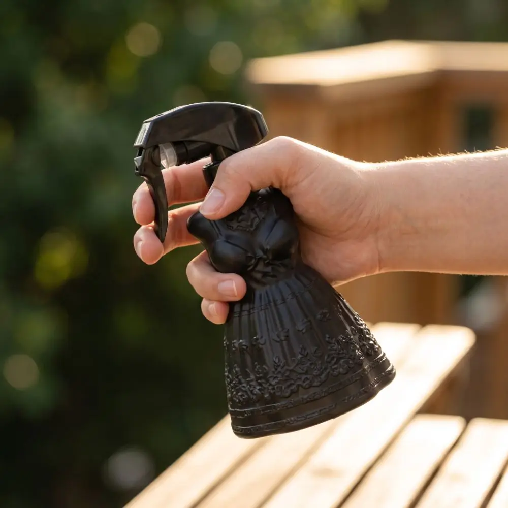 Exquisite Carved Artistic Spray Bottle Press-Type Fine Mist Garden Watering Can Retro Skirt Shape Light Luxury Hand Pump Sprayer