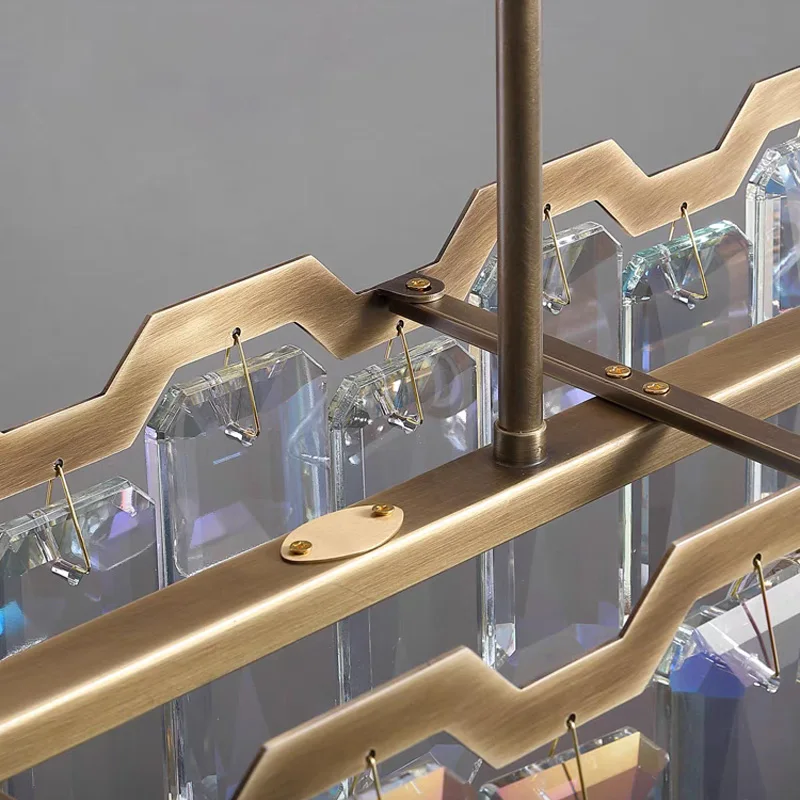 โคมไฟระย้าคริสตัลห้องรับประทานอาหารสีฮาร์ดแวร์ที่ทันสมัยสําหรับตกแต่งห้องนั่งเล่นโคมไฟเพดานโคมไฟมันวาวปรับได้