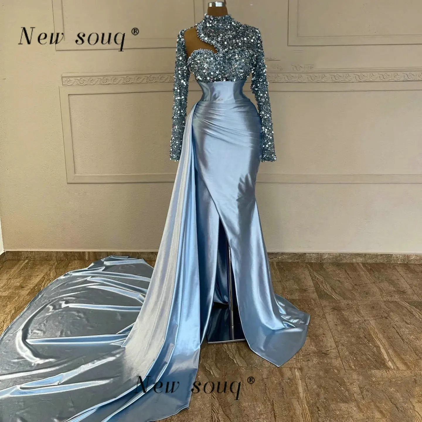 فساتين سهرة بأكمام طويلة بالترتر الأزرق الضبابي مع ذيل جانبي مثير بفتحة مطوي لحفلات الزفاف وحفلات الضيوف