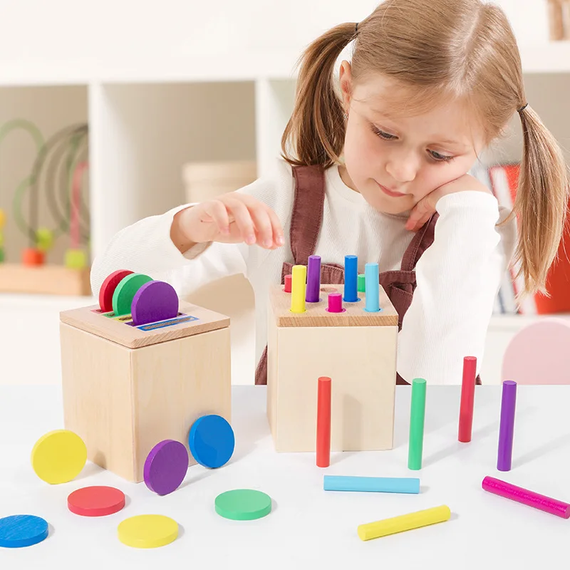 Gioco sensoriale per bambini creativi Giocattolo Scatola di smistamento di forme di colore Permanenza dell'oggetto Moneta Stick Giocattolo educativo precoce in legno per bambini parrocchiali