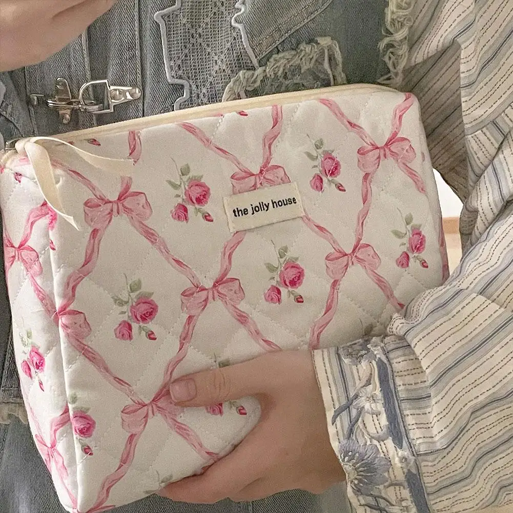 Cute Bow Flower Quilting Cotton Makeup Bag Women Zipper Cosmetic Organizer Floral Puffy Quilted Makeup Bag Travel Cosmetic Bag