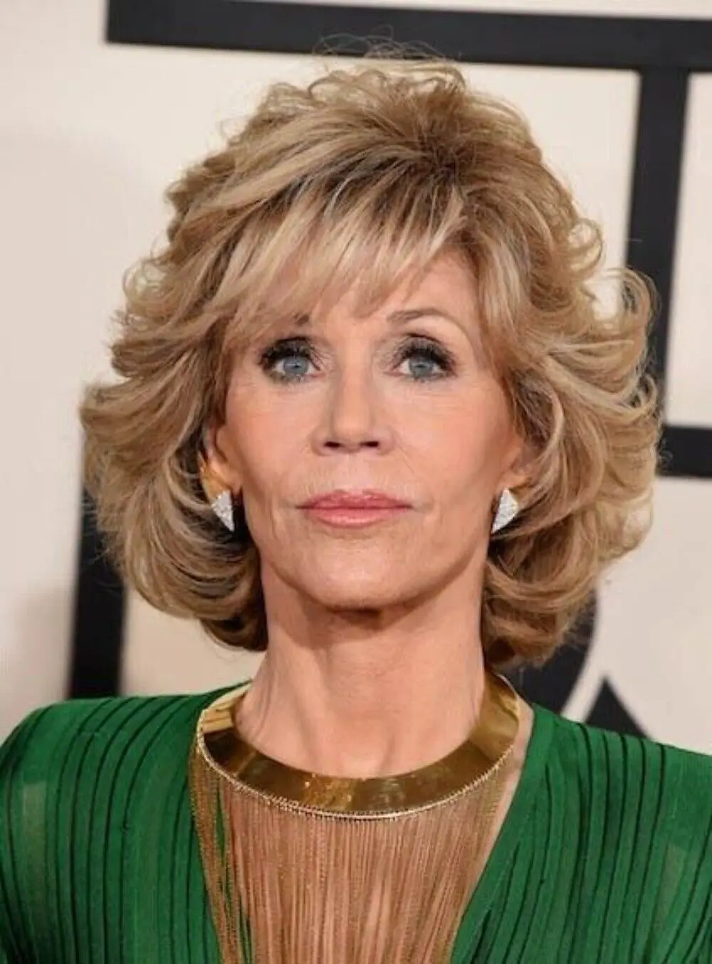 

Fashion Jane Fonda Style Medium Loose Wave Layered Synthetic Hair Capless Wig