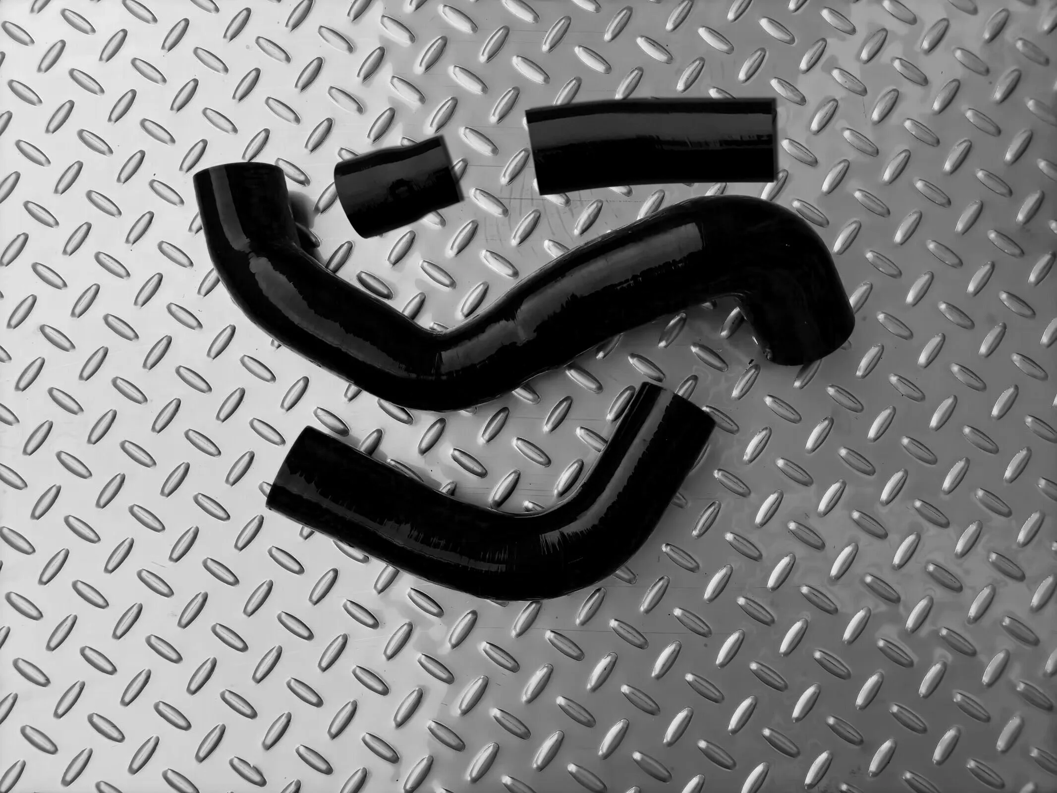 

Silicone Intercooler Charger Air Hose For Ford Focus Mk3 DYB / Kuga Mk2 DM2 / C-Max (DXA/CB7, DXA/CEU) 2.0 TDCI Diese2011-2015