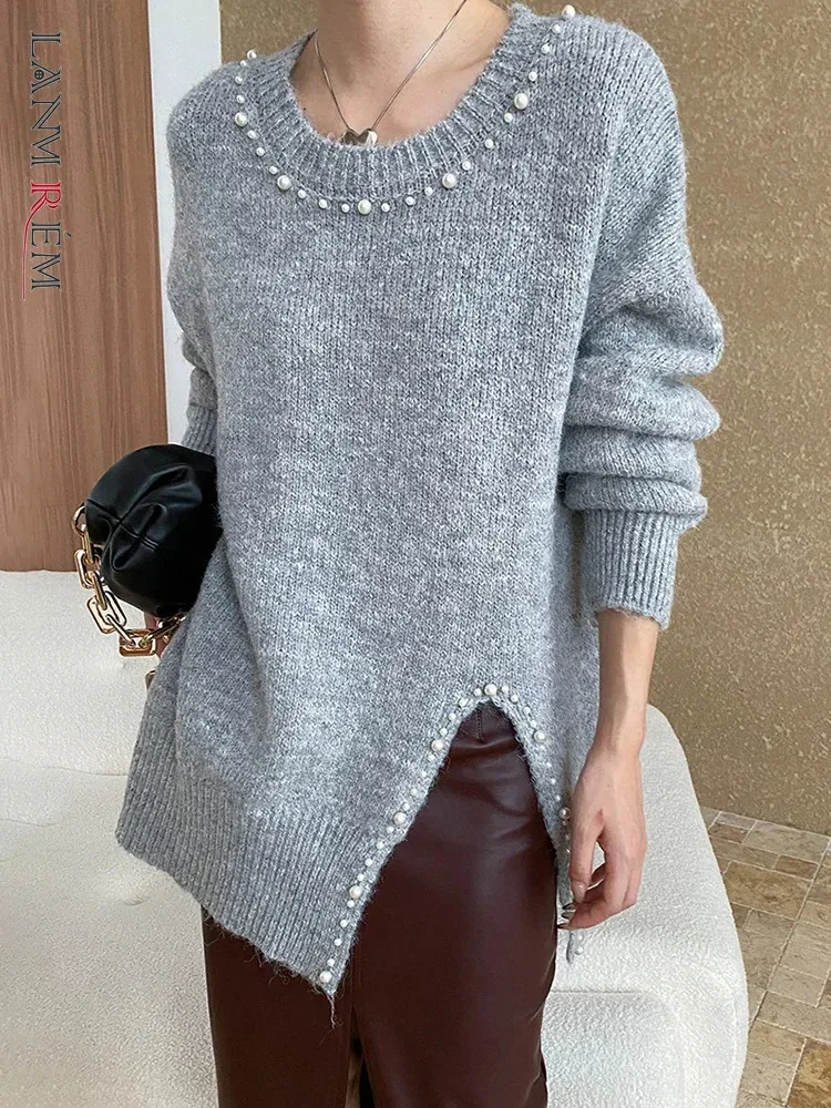 

[LANMREM] Beading Design Split Knitting Sweater For Women Round Neck Long Sleeve Loose Tops Office Lady 2024 Winter New 26C703