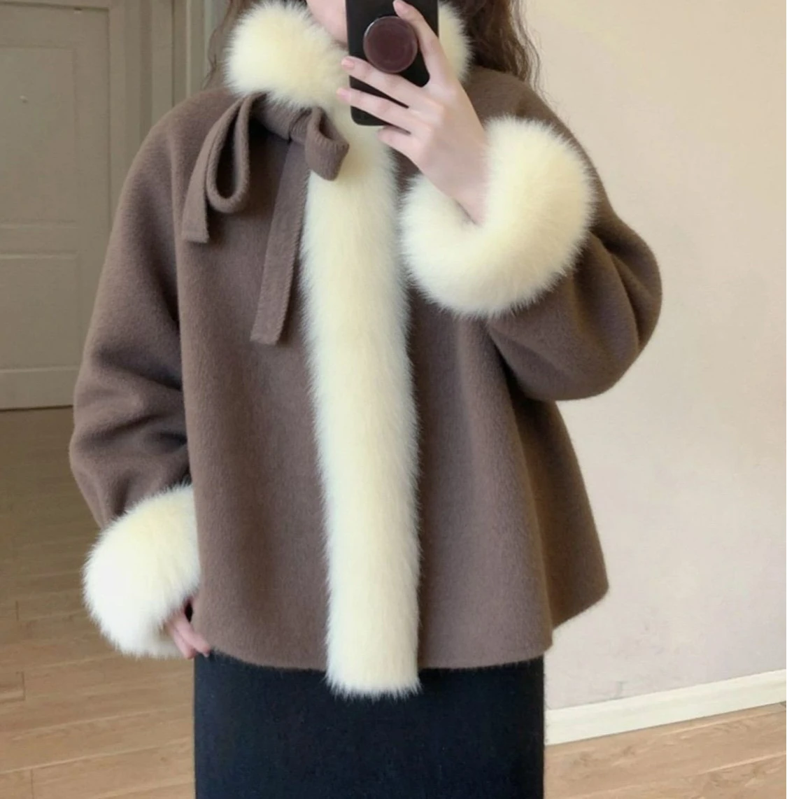 قسط القهوة اللون الفراء طوق شال الرأس معطف الصوف المرأة الخريف والشتاء معطف الصوف القصير الجديد
