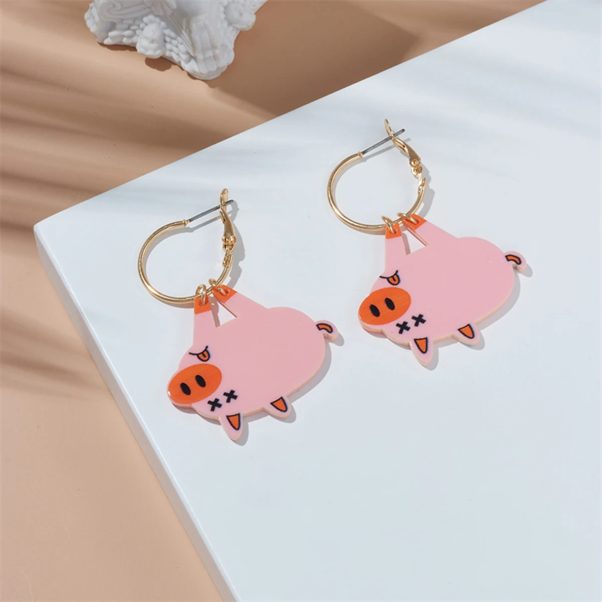 MEYRROYU New Acrylic Girl Cartoon Graffiti Printing Hen Pendant Earrings For Women Pink Piggy Animal Jewelry Birthday Party Gift