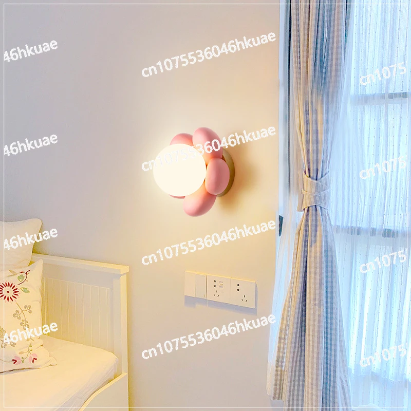 

Современная простая детская комната, фон, декоративный цветок, настенный светильник, кремовый ветер, теплая прикроватная лампа для спальни в Интернете