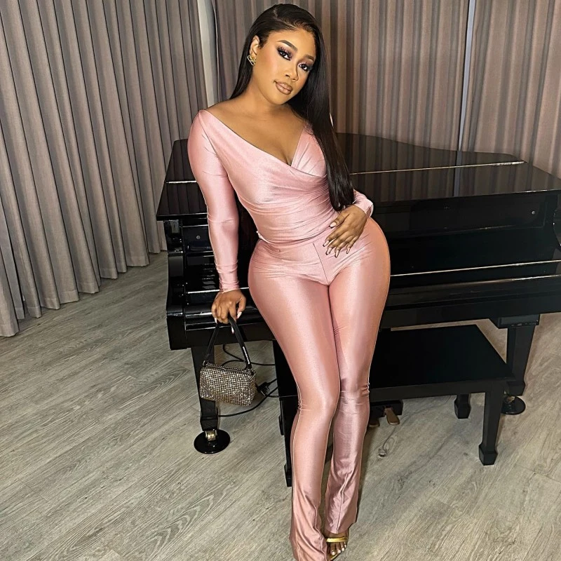 2025 Primavera/Verano mujer Sexy fuera del hombro gran cuello en V estilo europeo y americano pantalones ajustados de cintura alta conjunto deportivo Casual