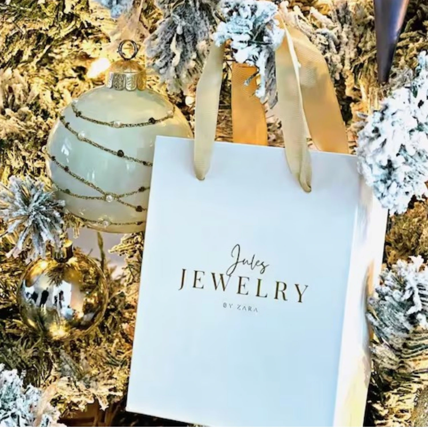 

Персонализированная фиолетовая шкатулка для драгоценностей из 20 шт. с мешочком из микрофибры: набор упаковки с логотипом