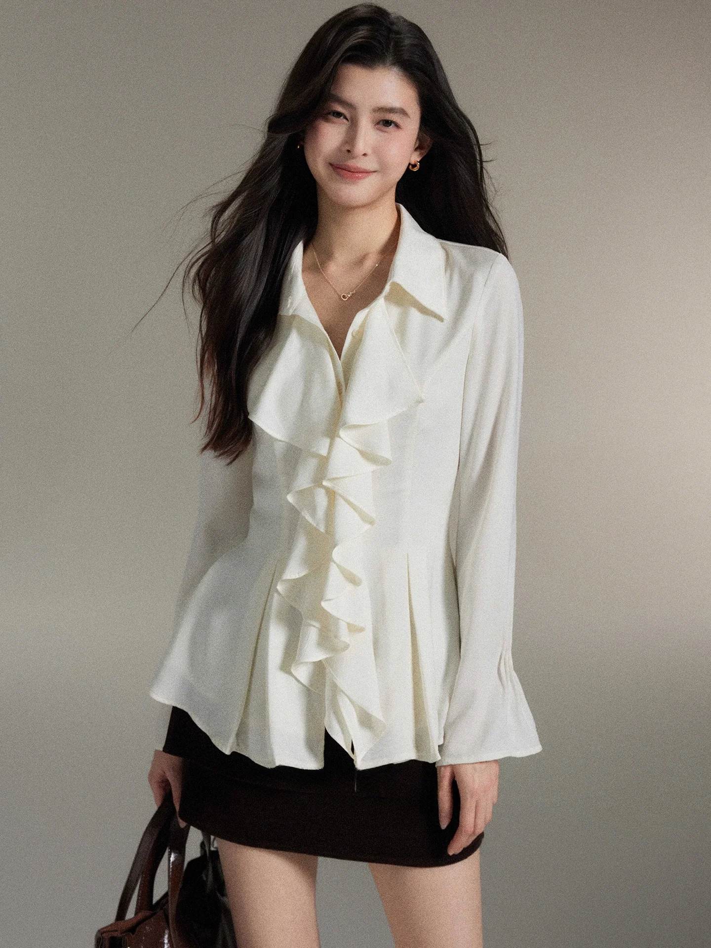 

Женская блузка Design Er Yang Qing Feng Commute Sle с рукавами-колокол, приталенная, с текстурой, цветочным узором и драпировкой