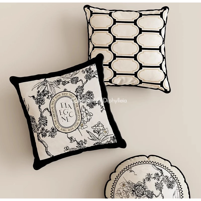 Diphylleia Moroccan Manor Retro Black And White Geometry Cushion Cover Lush Velvet Decorative Throw Pillow Case Chic Home Decor