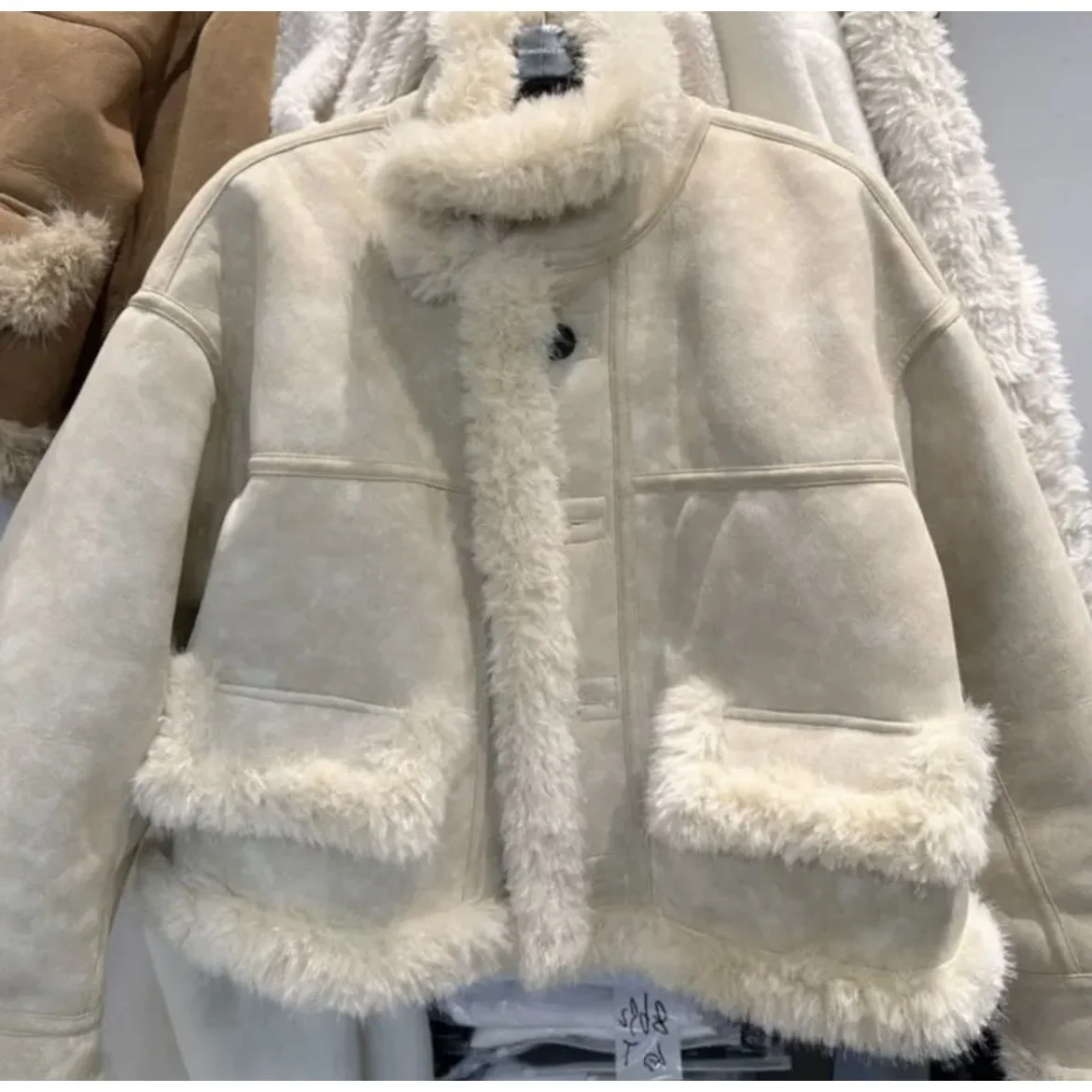 

Новинка весны 2025 года, дубленка для женщин, короткая повседневная модная верхняя одежда для миниатюрных фигурок, высокое качество