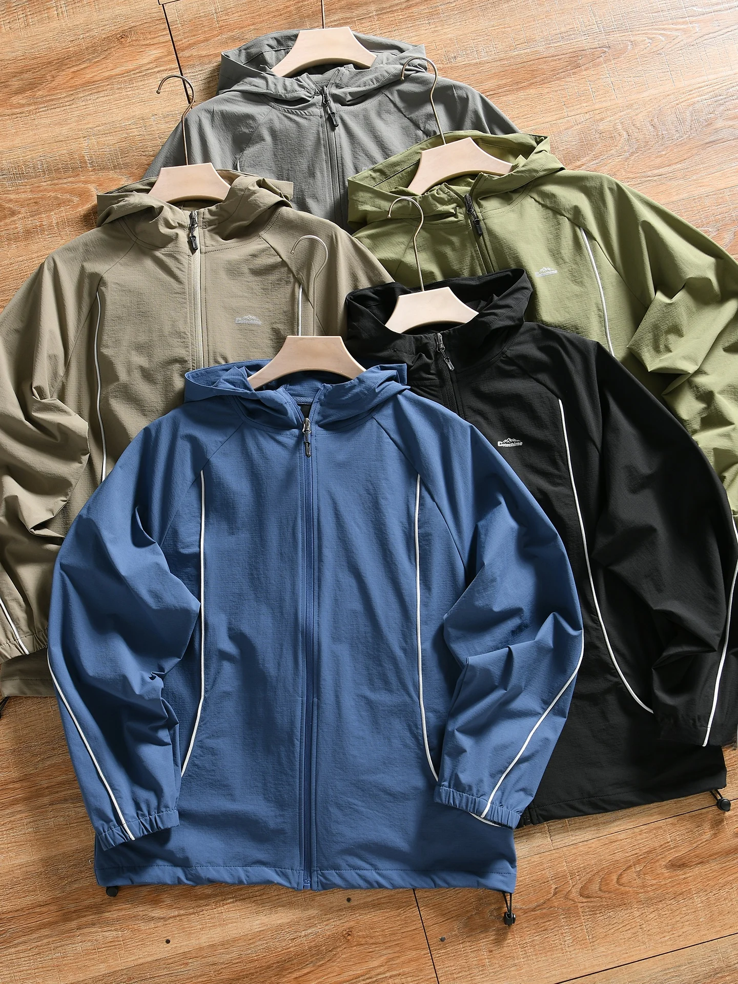 Men's Outdoor Lightweight Hooded Jacket Windproof Water-resistant Four-way Stretch Autumn Sporty Style Standard Fit Polyester...