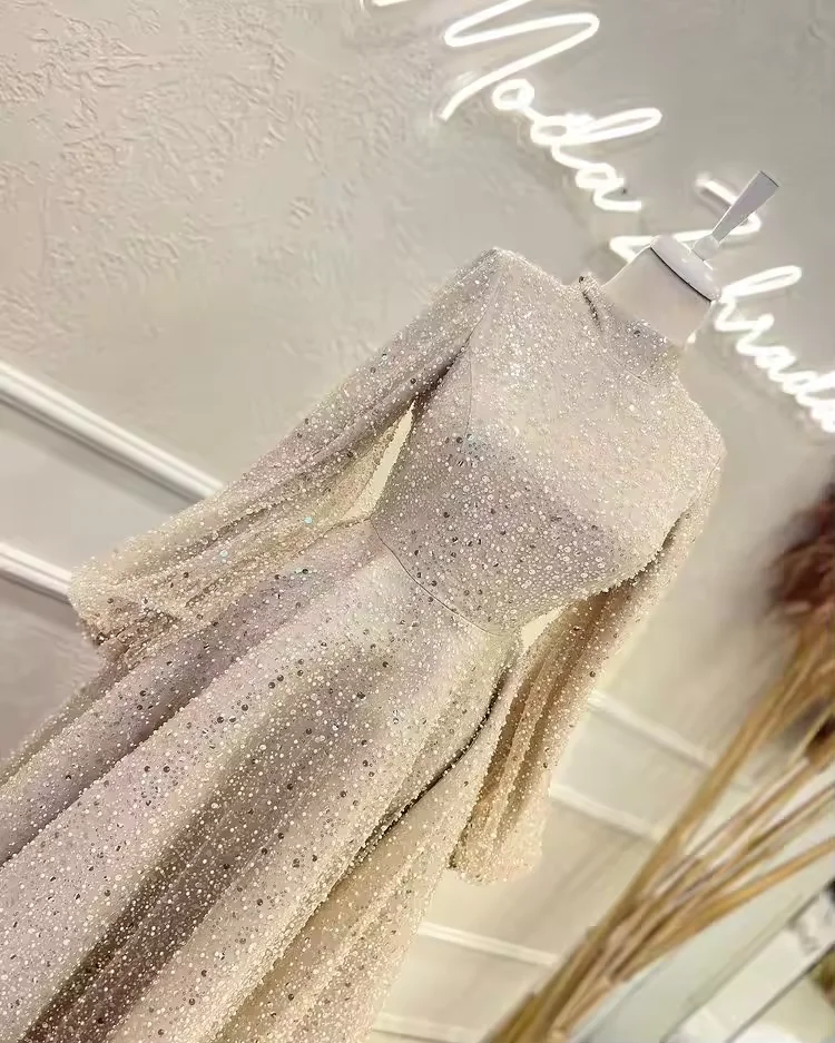 فساتين حجاب فاخرة 2025 للنساء المسلمات فساتين سهرة رسمية برقبة عالية وأكمام طويلة رائعة للحفلات الراقصة رداء خرز لحفلات الزفاف